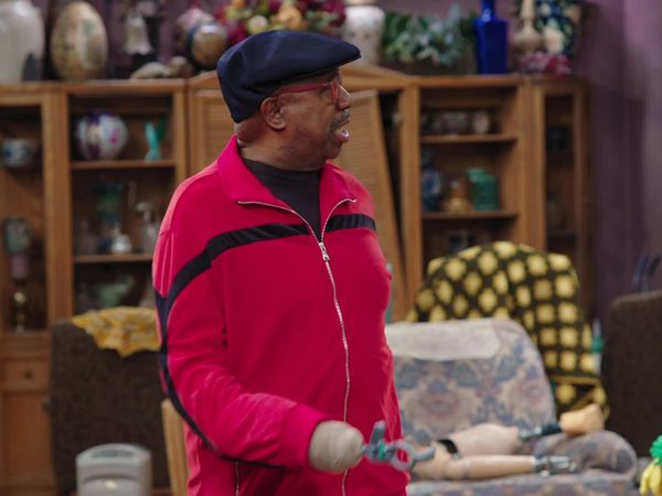 Tyler Perry's Assisted Living - A limpeza