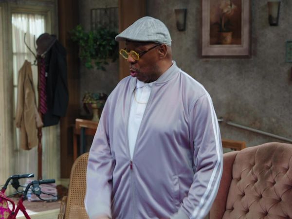 Tyler Perry's Assisted Living - Pela Familia