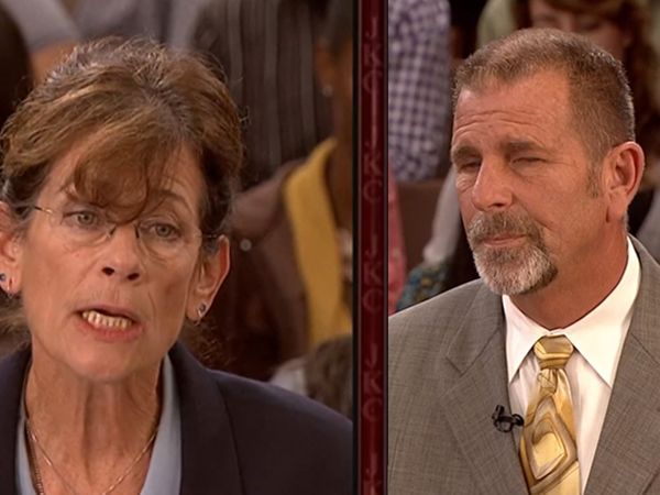 La corte de la juez Karen - Muy borracho para firmar