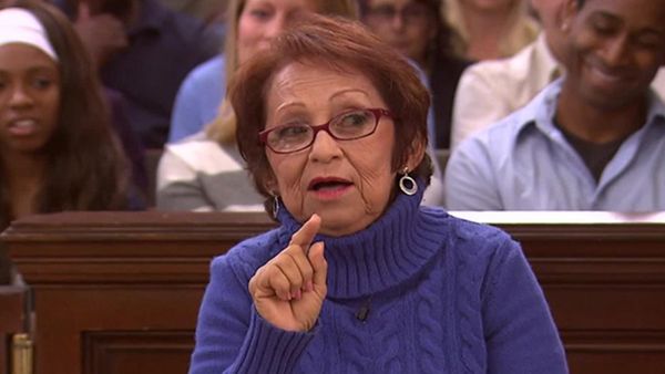 La corte de la juez Karen - Morder la mano que te da de comer