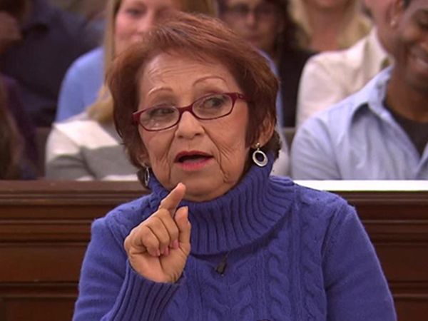 La corte de la juez Karen - Morder la mano que te da de comer