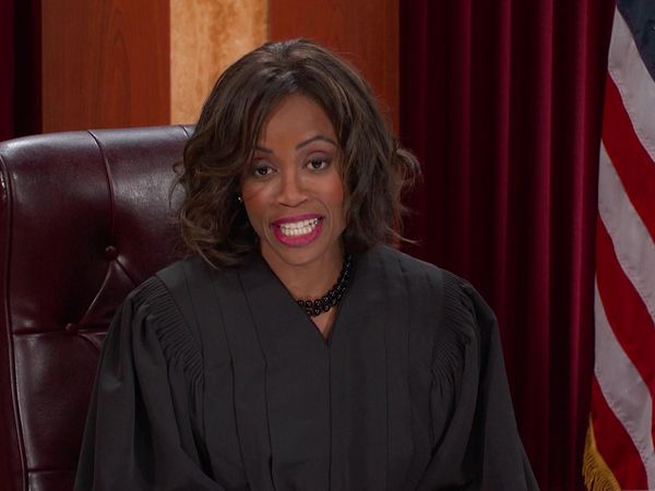 Hot Bench - Explicit Photos Lure Vietnam Vet?; I Don't Flirt With Short Women!