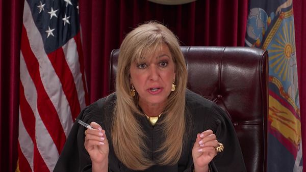 Hot Bench - Turn Lane Collision!; Tiny Toilet Turmoil