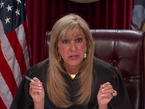 Hot Bench - Turn Lane Collision!; Tiny Toilet Turmoil