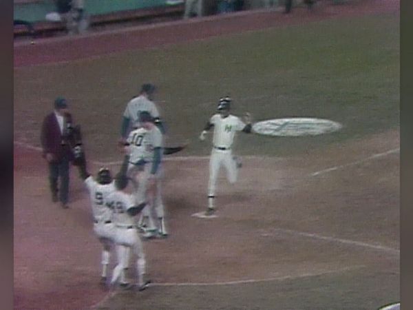 Great Games - Paul Blair walks it off to win Game 1