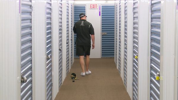 Storage Wars: Northern Treasures - Shlock Therapy