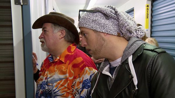 Storage Wars: Northern Treasures - Between A Brawk And A Hard Place