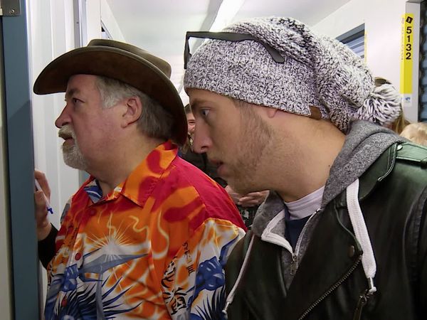 Storage Wars: Northern Treasures - Between A Brawk And A Hard Place