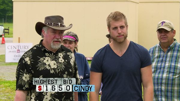 Storage Wars: Northern Treasures - Keep Your Friends Close And The Veterans Closer