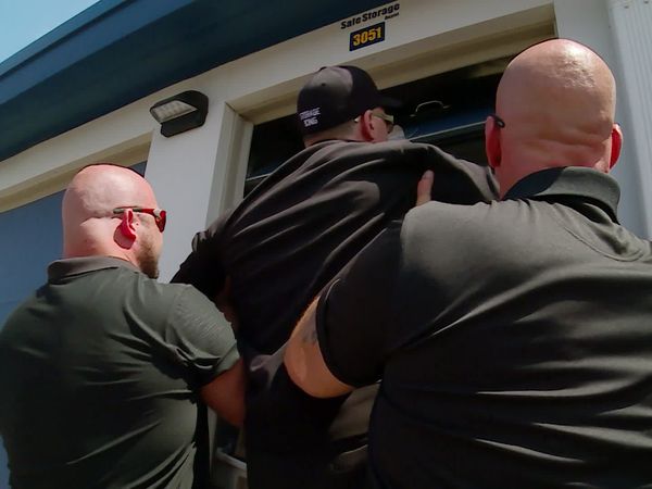 Storage Wars: Northern Treasures - Bigger Stronger Meaner Dumber