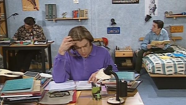 Hélène et les garçons - Une journée studieuse