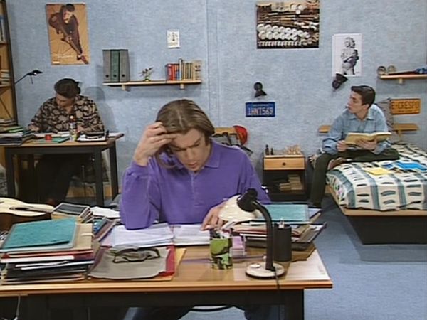 Hélène et les garçons - Une journée studieuse