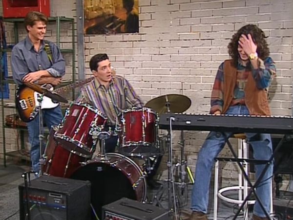Hélène et les garçons - Un percussionniste percutant