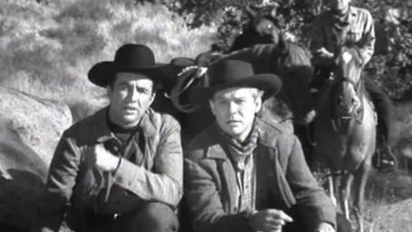 Annie Oakley - Annie Finds Strange Treasure