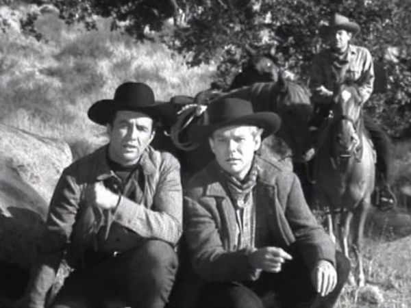 Annie Oakley - Annie Finds Strange Treasure