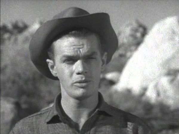 Annie Oakley - Annie Trusts a Convict