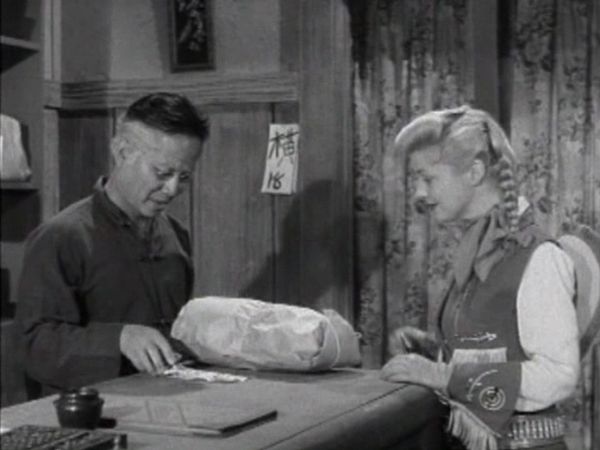 Annie Oakley - Annie and the Chinese Puzzle