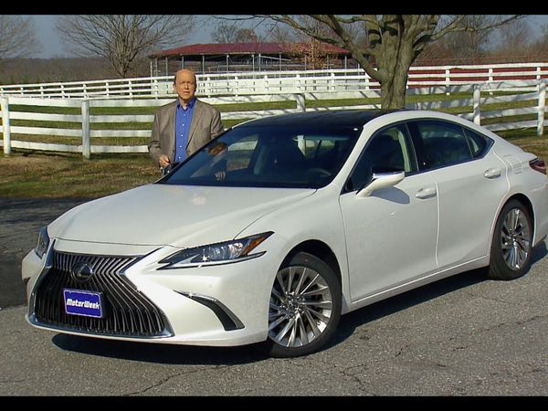 Motor Week - 2019 Lexus ES & Comparison Test Midsize Trucks
