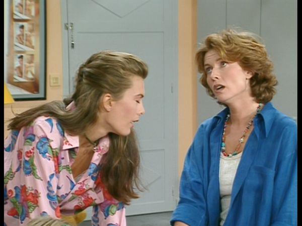Les filles d'à côté - Un appartement de rêve
