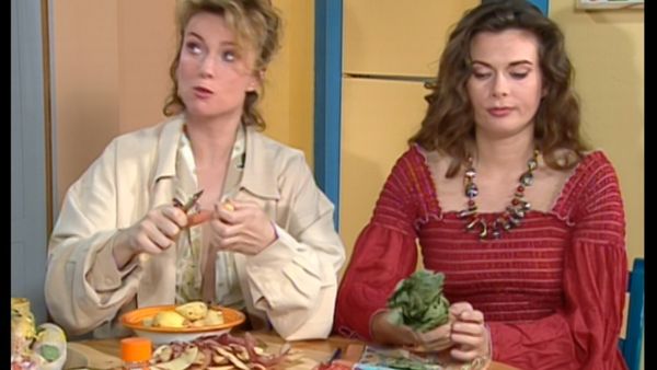 Les filles d'à côté - Super copine