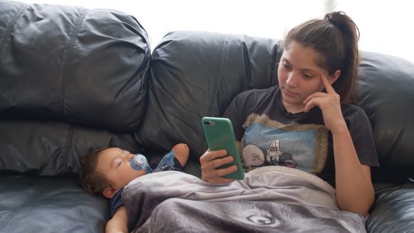 Teen Mom: Young & Pregnant - Demonios luchando