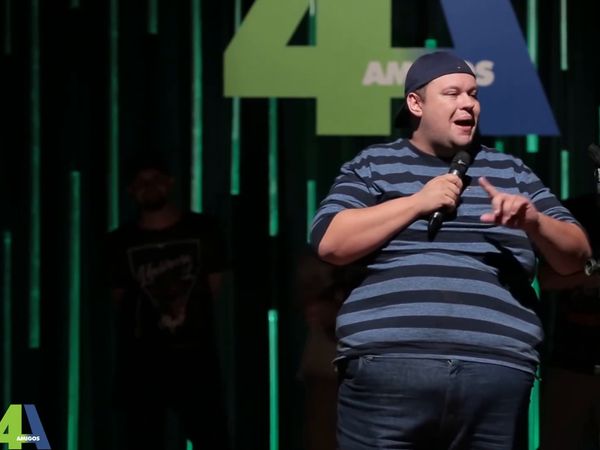 4 Amigos: Fila de piadas - THE ACADEMIA