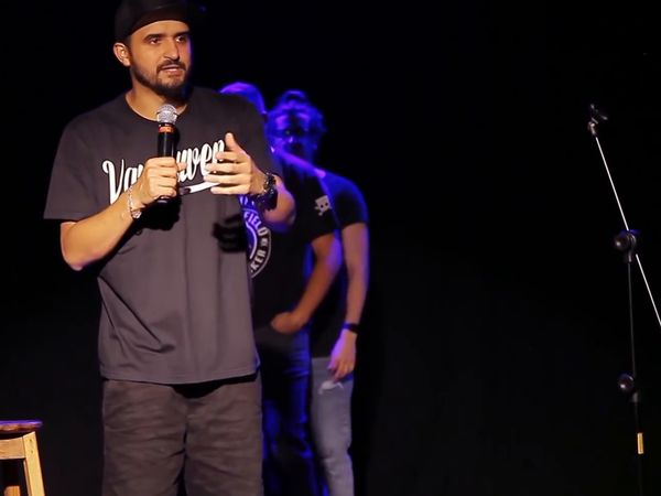 4 Amigos: Fila de piadas - Profissão