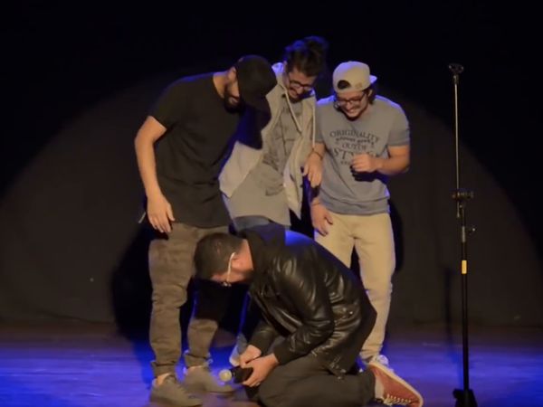 4 Amigos: Fila de piadas - Briga