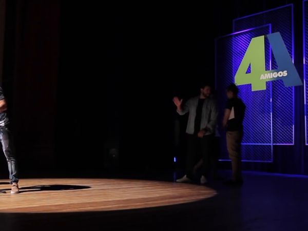 4 Amigos: Fila de piadas - Homens