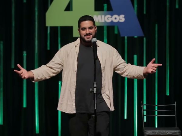 4 Amigos: Fila de piadas - Adultos