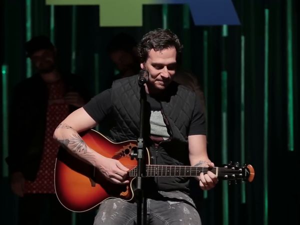 4 Amigos: Fila de piadas - Música