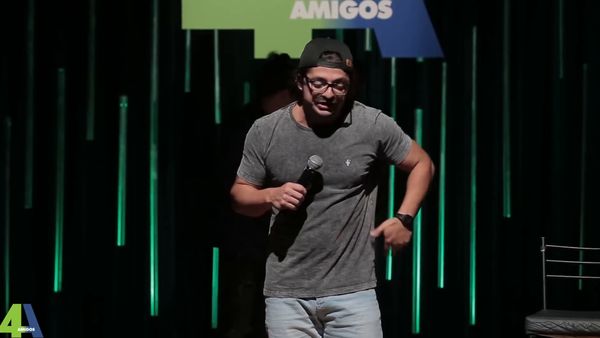 4 Amigos: Fila de piadas - Manias