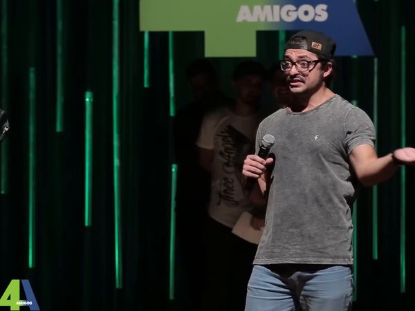 4 Amigos: Fila de piadas - THE HOSPITAL