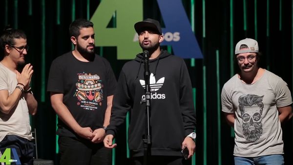 4 Amigos: Fila de piadas - Tecnologia