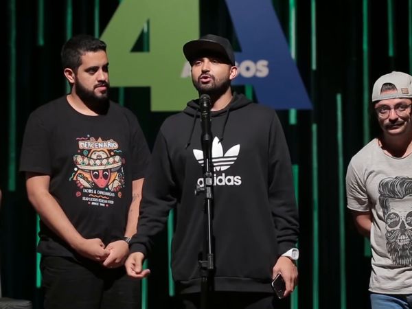 4 Amigos: Fila de piadas - Tecnologia