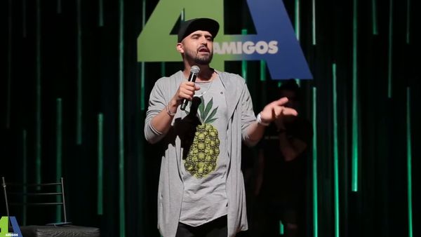 4 Amigos: Fila de piadas - Viões