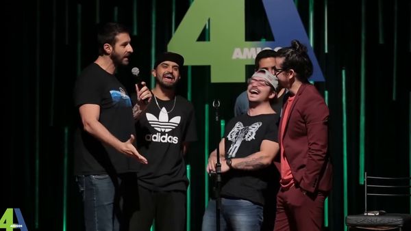 4 Amigos: Fila de piadas - Fetiche