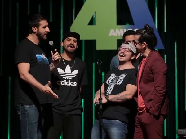 4 Amigos: Fila de piadas - Fetiche