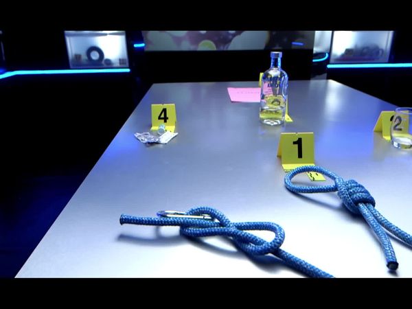 Evidencias del Crimen - Muerte Misteriosa en la Casa Flotante