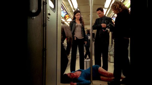 CSI: New York en español - Asesinato en el tren azul