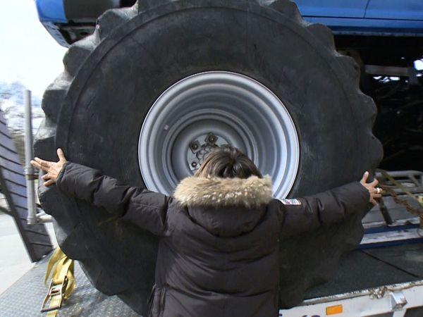 On Tour - Monstertruck Stunts Bossle Helldriver