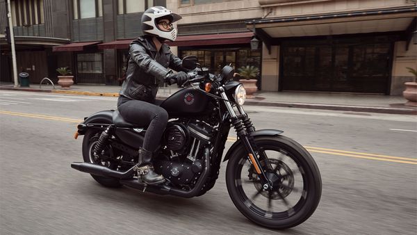 Motorcycles - Triumph Thunderbird