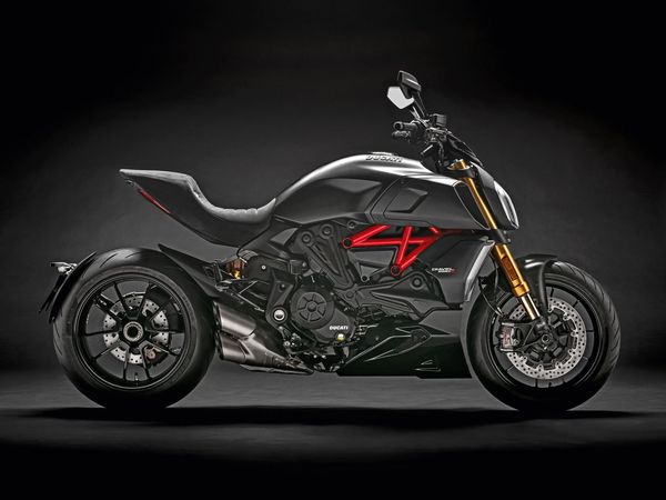 Motorcycles - Harley Challenger