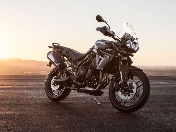 Motorcycles - Triumph Tiger 800 XC