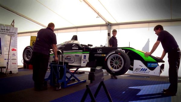 Los Novatos: El duro camino hacia la Pole Position - Episodio 1