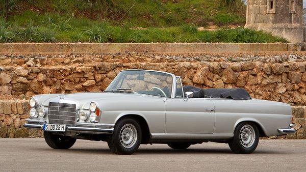 MotorStories - Mercedes 280 SE llega a América - Nueva York
