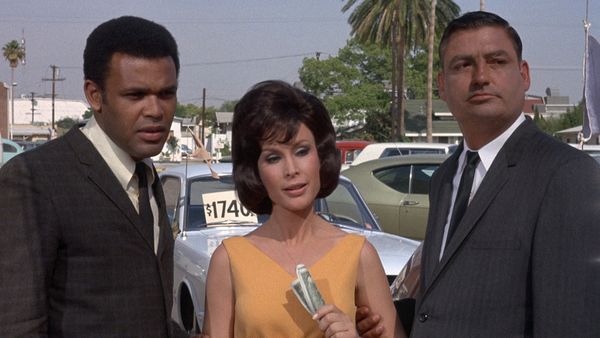 I Dream Of Jeannie - ¿Has oído hablar del vendedor de autos usados?