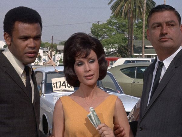 I Dream Of Jeannie - ¿Has oído hablar del vendedor de autos usados?