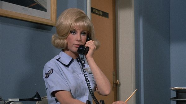 I Dream Of Jeannie - Dr. Bellows se vuelve cuerdo