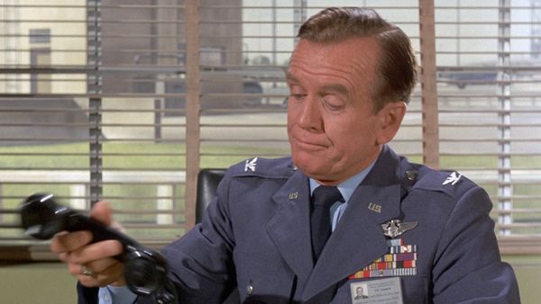 I Dream Of Jeannie - Jeannie por la defensa